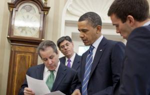 The US president with his advisors in the Oval Office 