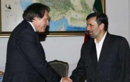 Minister Almagro made the disclosure during a meeting with Iranian President Mahmoud Ahamdinejad (Photo Iran News Agency)