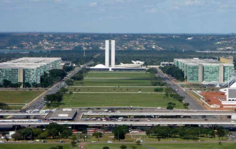 The capital Brasilia has the best marks