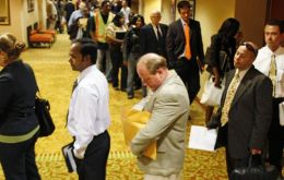 Long queues to claim unemployment benefits 