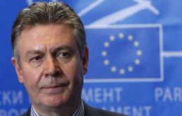 EU Trade Commissioner Karel De Gucht set out a compromise plan 