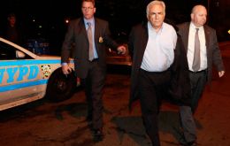 Strauss Kahn handcuffed in a Manhattan court