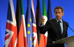 French president Nicholas Sarkozy chairs the G8 meeting in Deauville (Photo Reuters)