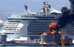  Independence of the Seas cruise ship, were injured following the explosion (Photo AFP)