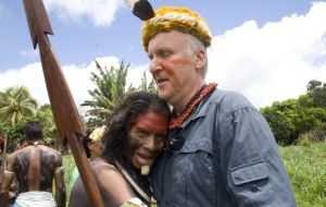 Sting and director James Cameron joined Indians and environmentalists to criticize Belo Monte 