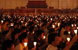 The candlelight vigil in Hong Kong attracted an estimated 150.000 people 