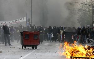 Rioting in the streets of Athens as Parliament voted draconian measures (Photo AFP)
