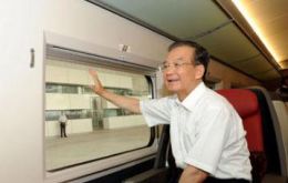 Premier Wen Jibao and his delegation were among the passengers of the inaugural five-hour trip