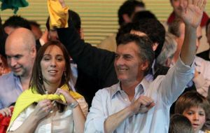 Marci celebrates at party headquarters with Deputy Mayor María Eugenia Vidal (L) (Photo Perfil)
