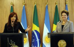 Cristina Fernandez and Dilma Rousseff share the podium 