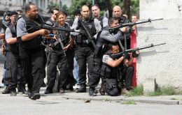 Heavy gun fighting to celebrate Independence Day in Rio do Janeiro 