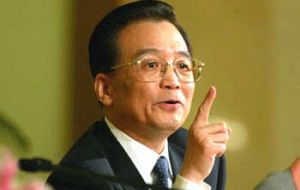 Premier Wen Jiabao urged stronger financial support for cash-strapped small businesses