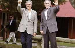 Former president Vazquez and George W Bush <br />
