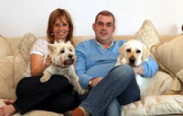 Carl and Jackie with their two dogs are expected next week in Stanley (Photo Journal liveuk.co.)