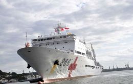 The 14.000 tons ‘Peace Ark’ floating hospital calling Jamaica 