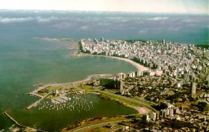 The capital Montevideo next to the sea and with plenty of green spaces 