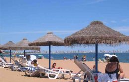 Packed beaches with Argentine bikinis anticipates Astori 