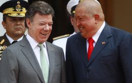 Santos and Chavez celebrate the new relations (Photo AP)