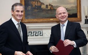 Norway’s Foreign Secretary Jonas Gahr Store and Foreign Secretary Hague 