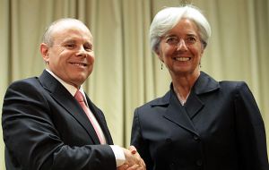 IMF chief Lagarde (R) with Finance minister Mantega 