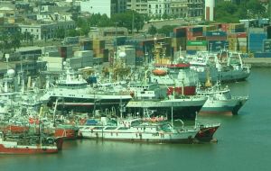 Update view of Montevideo port with HMS Protector docked