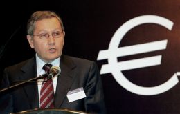 EFSF chief executive Klaus Regling downplayed the lower rating “by only one credit agency”