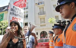 Radicals are calling for Argentina to break off relations with the UK