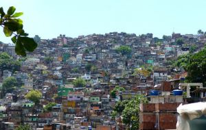 How many middle class families in Rio’s famous favelas? 