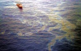 Corporation admits it is not possible to estimate how much oil leaked 