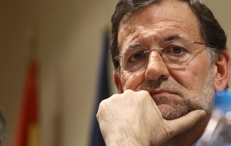Rajoy with an economy in recession faces 24% unemployment which soars to 50% for young Spaniards 