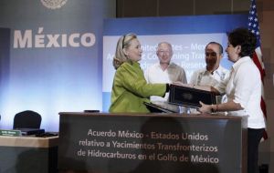 Hillary Clinton and President Calderon celebrate the agreement