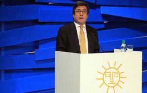 If China growth slows, “commodities prices could drop 30%”, says report presented by IADB president Luis Alberto Moreno  