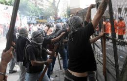 Marchers clash with police forces (Photo DyN)
