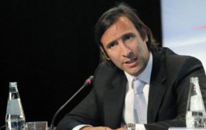 Minister Lorenzino said the prevailing idea at the IMF-World Bank meeting is that it is a “bilateral issue” 