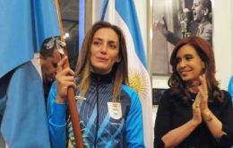 Luciana Aymar with the Argentine flag next to the president  