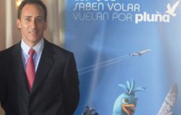 Former Pluna CEO Matias Campiani and the grounded aircraft 