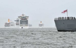 P&O cruise vessels belittle one of the Royal Navy’s most modern ships 