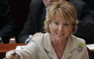 Esperanza Aguirre: “very simple, we can’t spend more than we make”