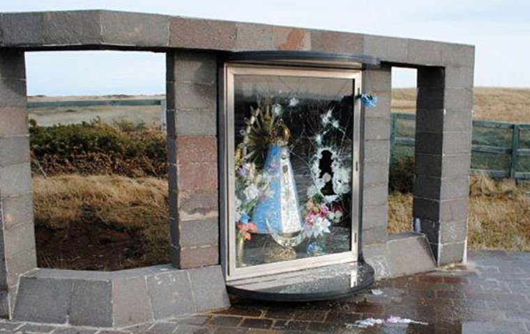 The hermitage with the Virgin of Lujan which was vandalized (Photo: La Nacion)
