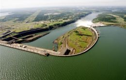 The giant Itaipú dam that provide 22% of Brazil’s power consumption 