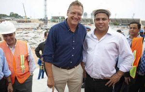 Jerome Valcke with Ronaldo and Luis Fernandes checking the Manaus infrastructure 9 