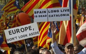 Anywhere from 600.000 to 1.5 million marched with red and yellow flags in Barcelona 