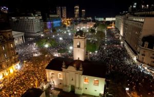 Demonstrators in Buenos Aires with signs, pots and pans protest loudly