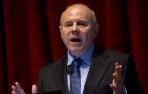 Minister Mantega again attacked the “currency war” and monetary tsunami 