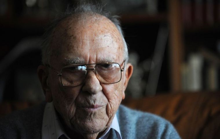 Santiago Carrillo involved in politics to the last of his 97 years 