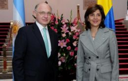 The Argentine minister with his Colombian peer Maria Angel Holguin 