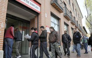 Unemployment at 25% is turning Spanish residents to look for opportunities outside the country  