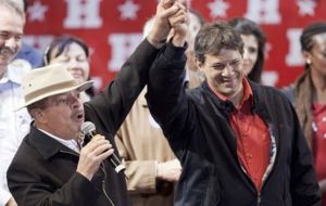 Fernando Haddad next to master Lula da Silva on the campaign trail 