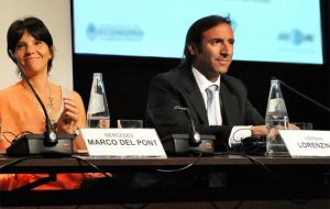 Lorenzino and Marcó del Pont (L) accused the funds and risk rating agencies of the current global crisis. 
