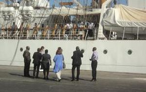 Ghana Ports and Harbours Authority (GPHA) officials trying to speak with ARA Libertad Captain (Photo “The Chronicle” )